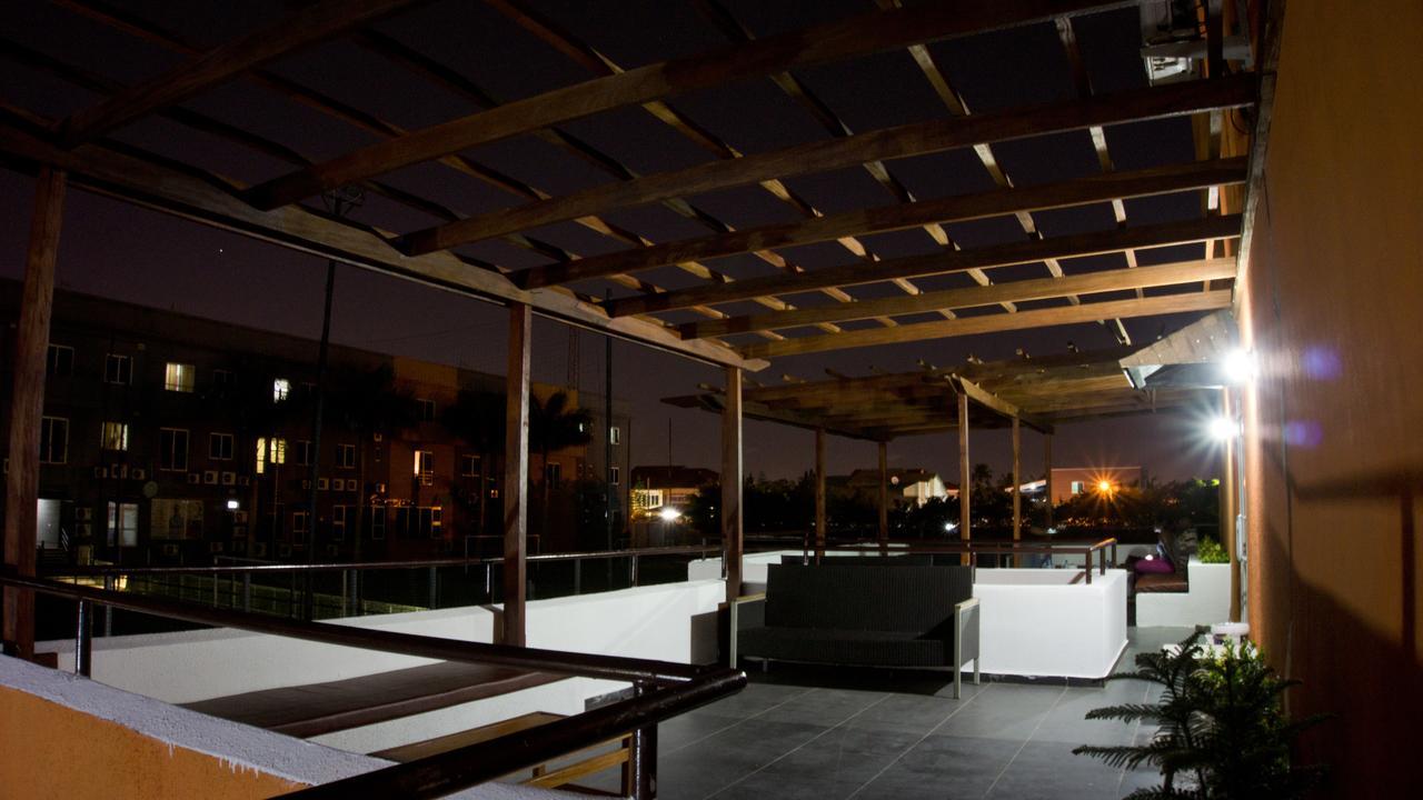 M Suites Hotel Accra Eksteriør billede