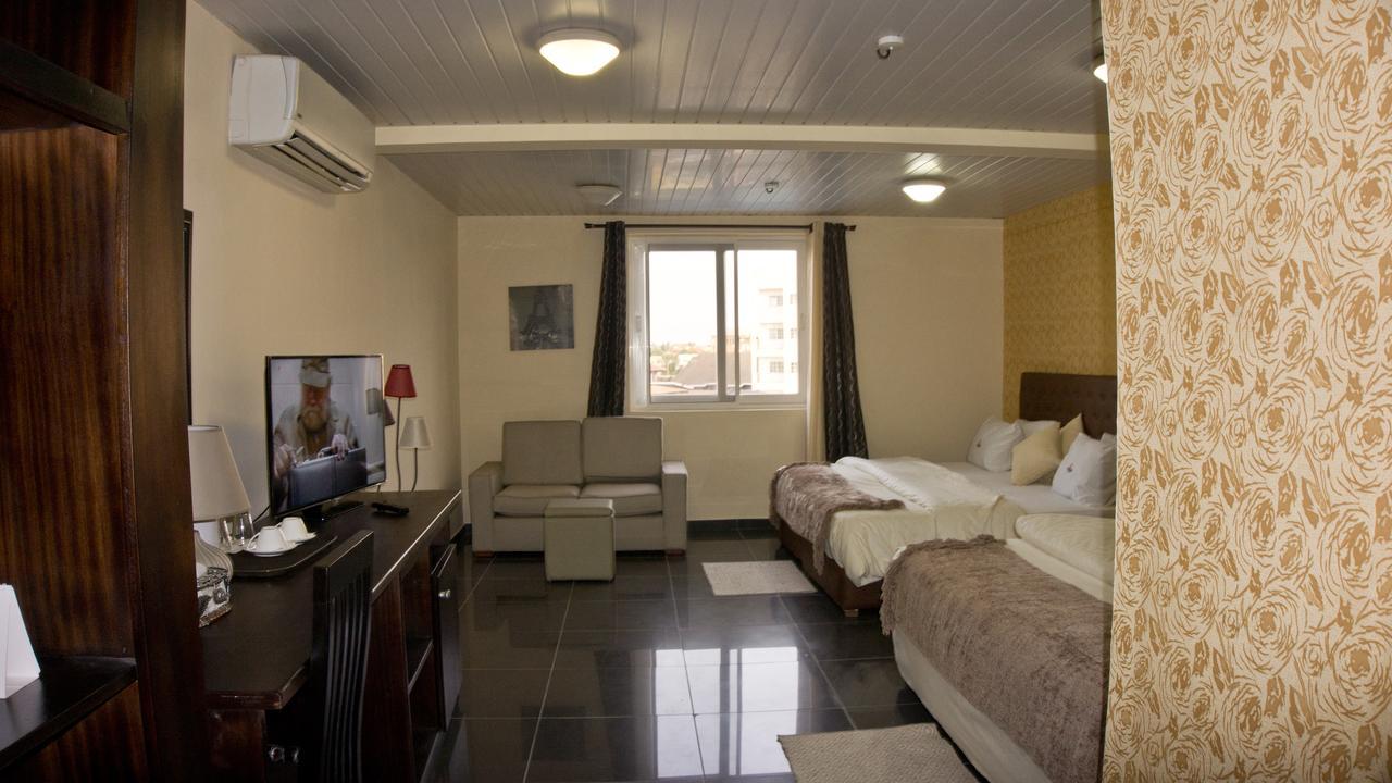 M Suites Hotel Accra Eksteriør billede