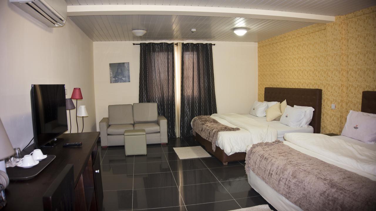 M Suites Hotel Accra Eksteriør billede