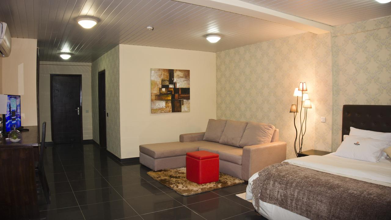 M Suites Hotel Accra Eksteriør billede